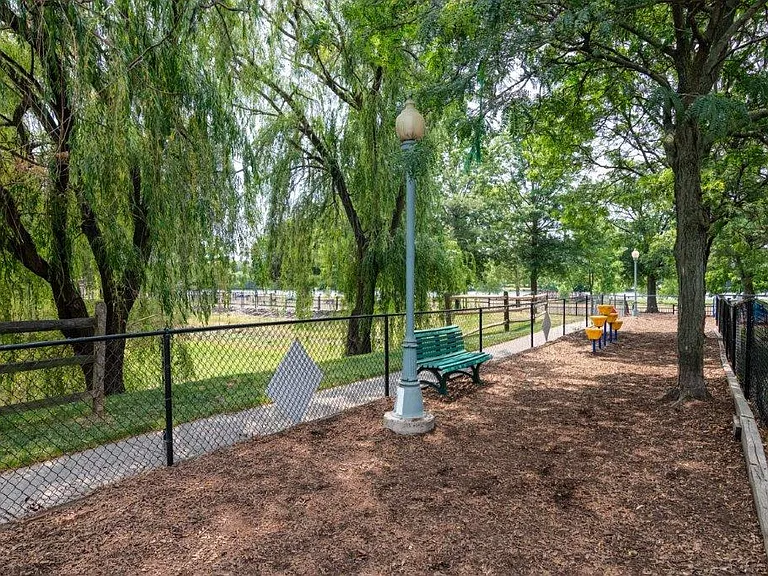 Bishops View Apartments and Townhomes — Photo 23
