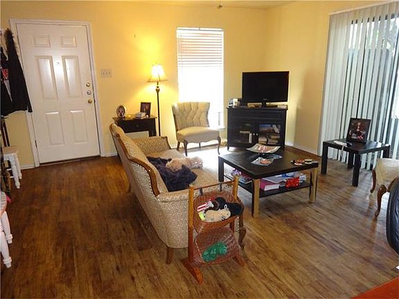 3rd image of 5304 Woodrow Ave