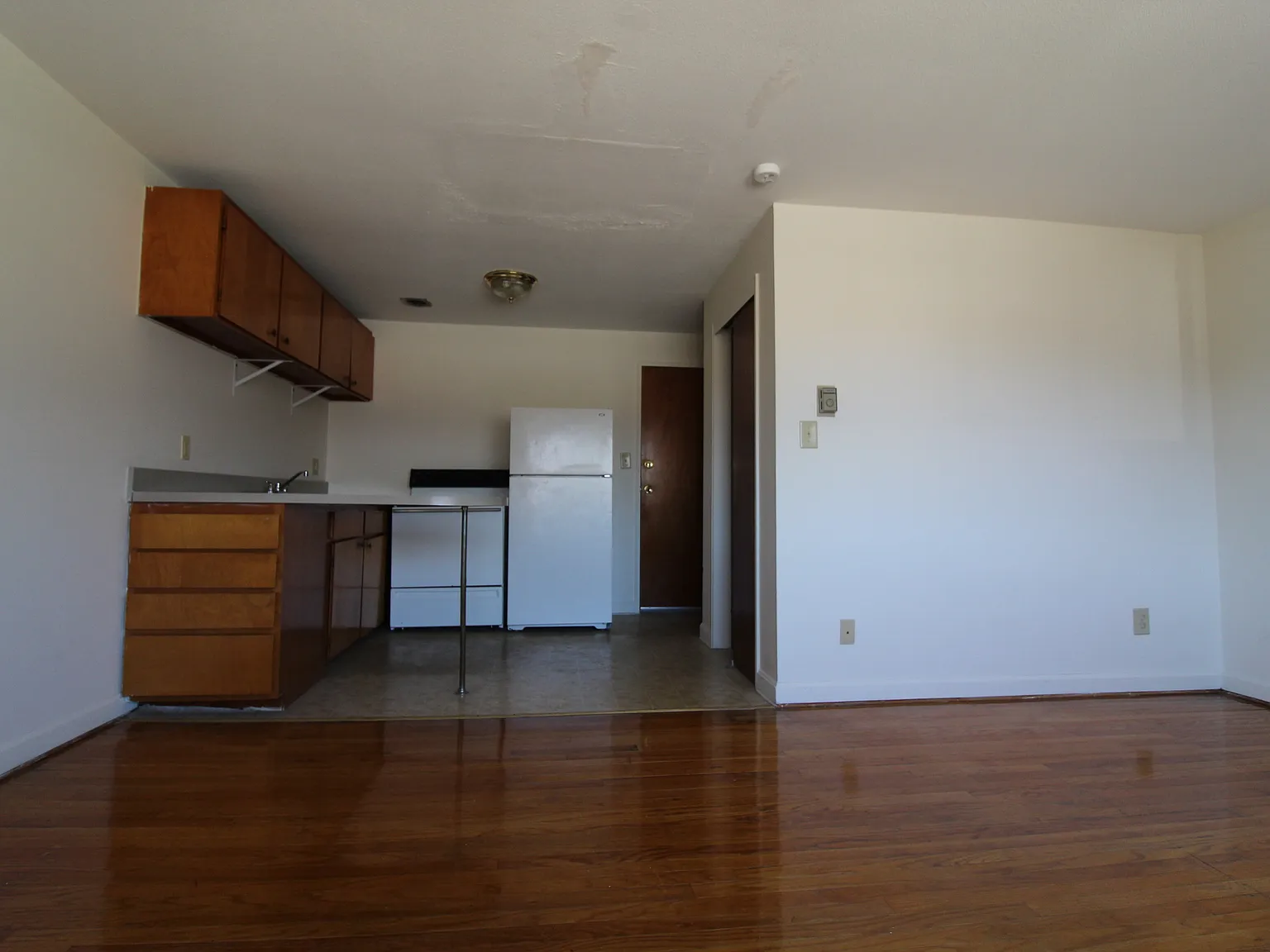 Studio, 575 sqft, $950 — Photo 2