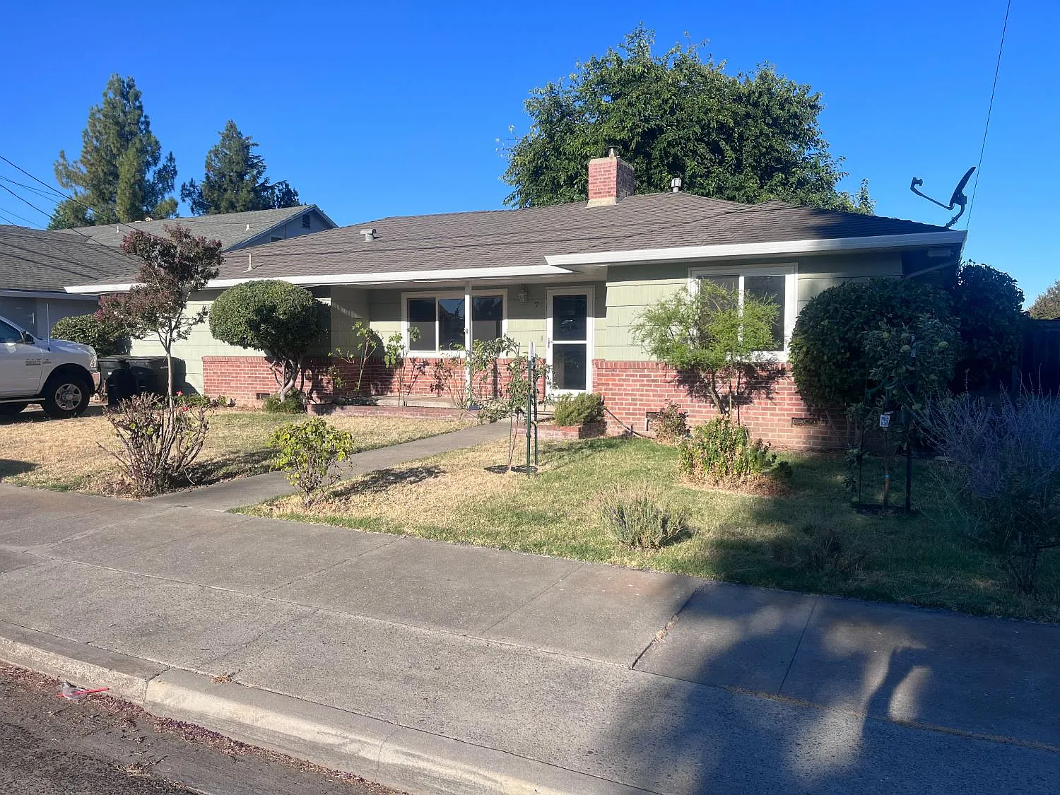 70 Stanislaus Ave photo 1
