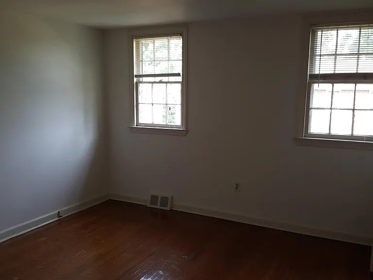 16 Saint Albans Ave #SAINT ALBANS PLACE — Photo 11
