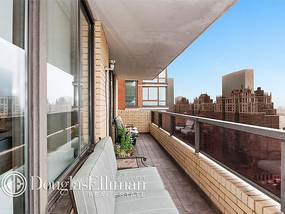 5th image of 311 E 38th St APT 27C