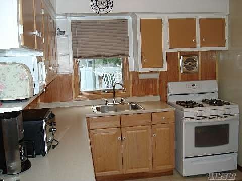 2nd image of 214 Pacific St