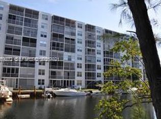 White House, North Miami Beach, FL 33160