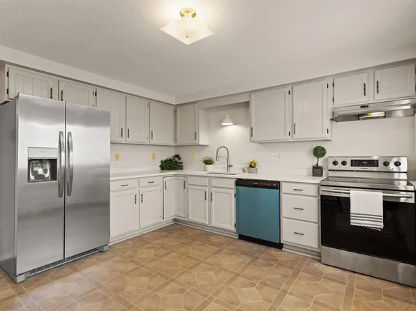 55 Swan Ave #55, Worcester, MA 01602