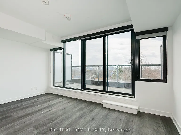 897 College St W #518 — Photo 24