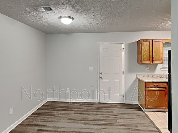 5th image of 3129 Medina Dr