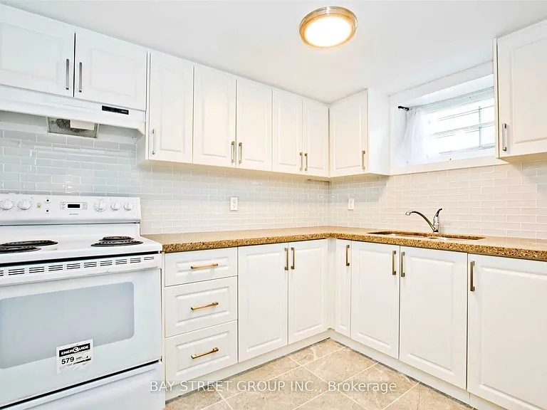 40 Greylawn Cres — Photo 11