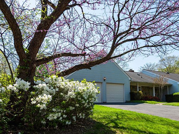 4th image of 9503 Locust Hill Dr