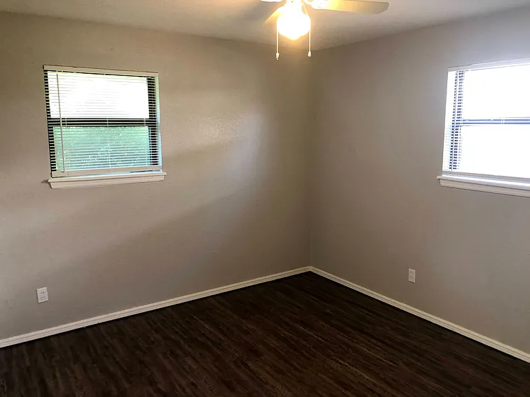 955 SW 4th Pl — Photo 11