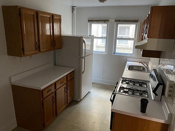 2nd image of 20 Warburton Ave APT 2