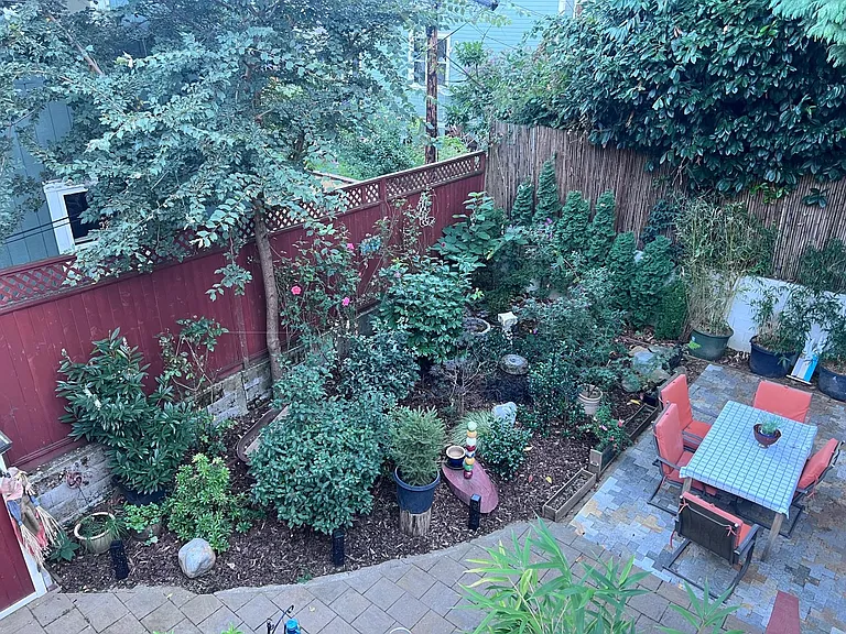 2142 NW Irving St #A — Photo 11