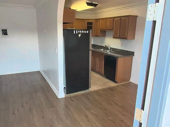 5th image of 1450 Iris Ave Unit 29
