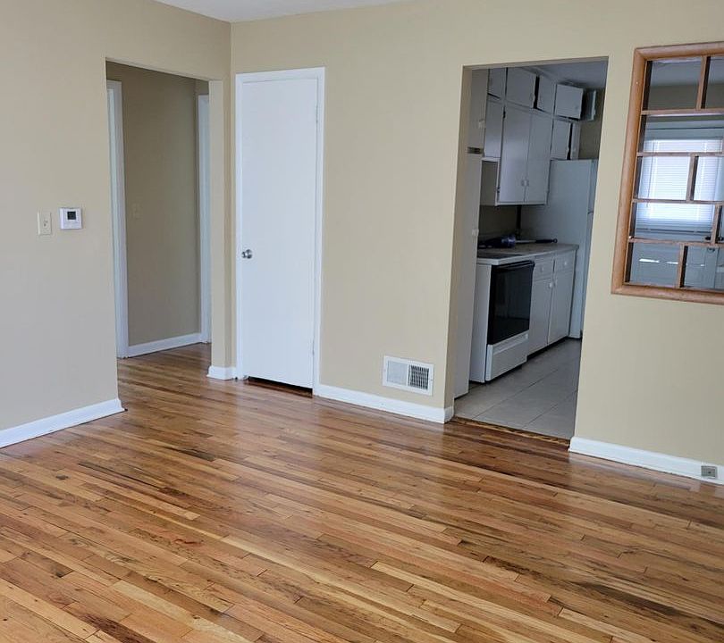 1st image of 118 S 8th St #3