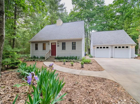 5560 Blackfoot Rd, Pentwater, MI 49449