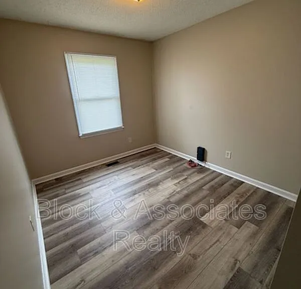 610 Woodland Cir — Photo 6