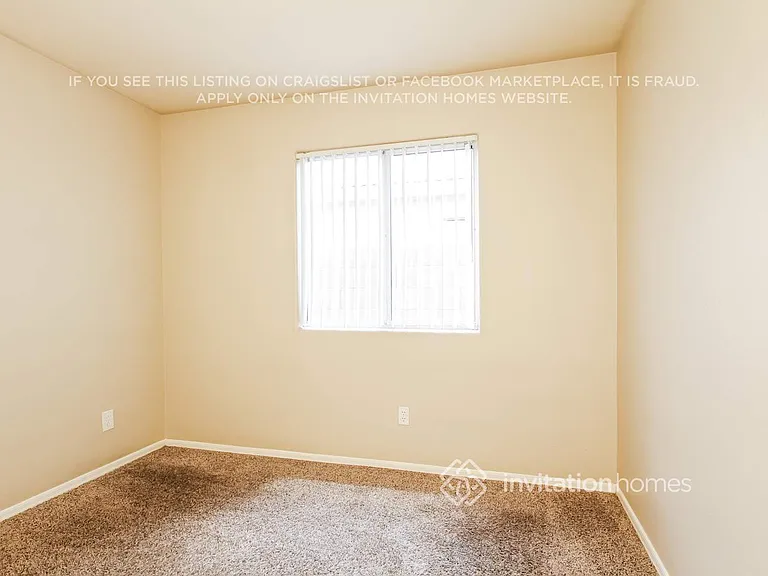 2046 N 90th Ln — Photo 12