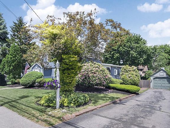 2nd image of 185 Hollis Ave