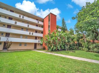 1700 NE 191st St APT 504, Miami, FL 33179