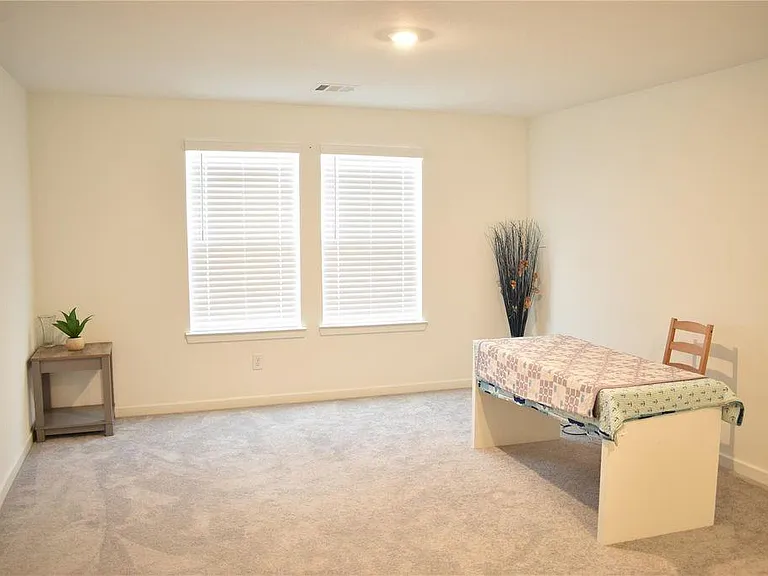 9742 Burlington Bristol Dr — Photo 28