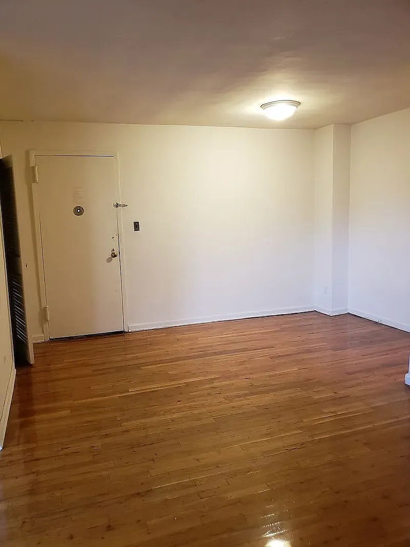 227 East Seventh Street — Photo 4