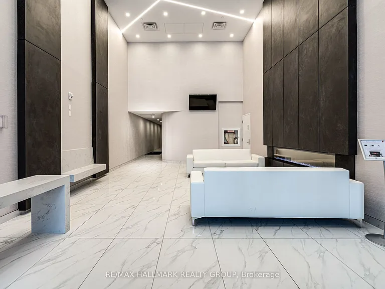 15 Queen St S #1006 — Photo 5