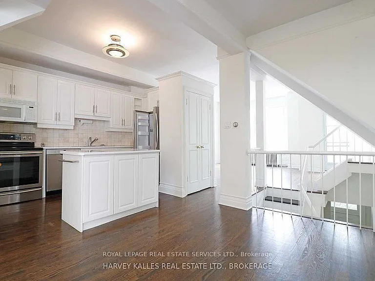 390 Huron St — Photo 2