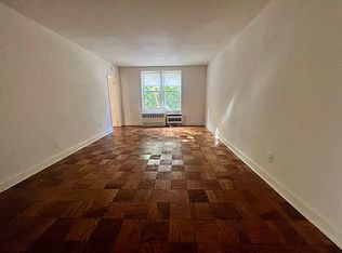 21-15 27th St #2, Astoria, NY 11105