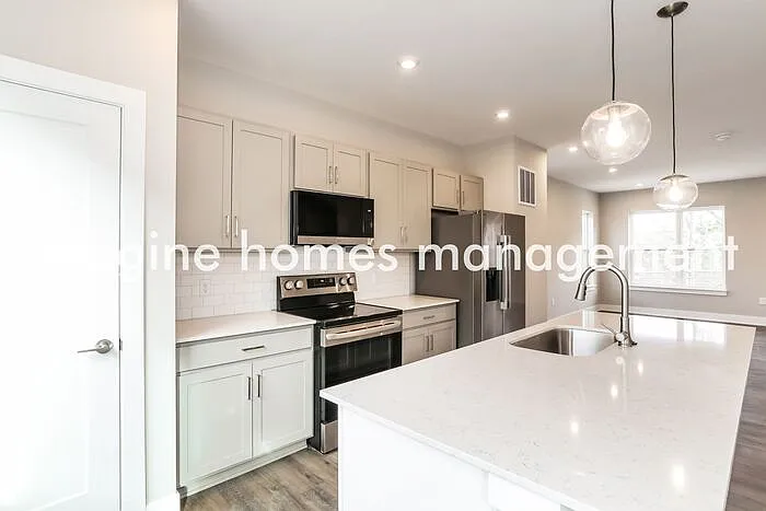 2519 Dix St — Photo 9