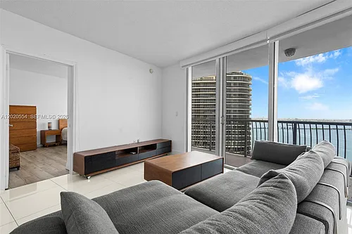 1750 N Bayshore Dr Photo 1
