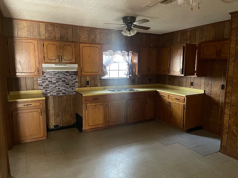 2924 N Highway 15 — Photo 10