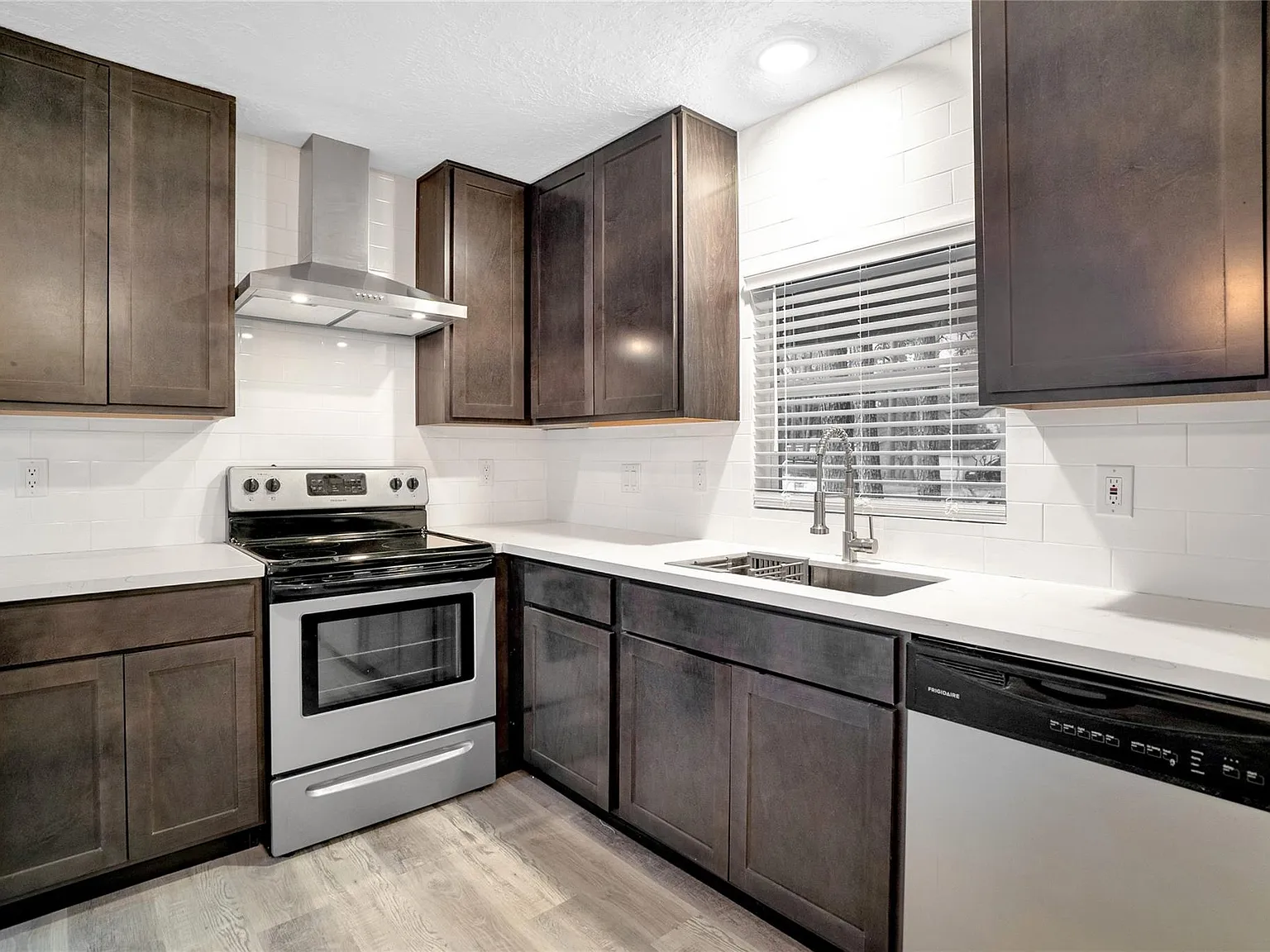 3 bed, 2.0 bath, 1208 sqft, $1,850 — Photo 3
