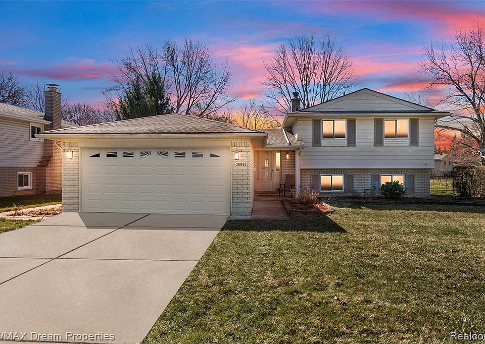 2nd image of 36893 Ladywood St
