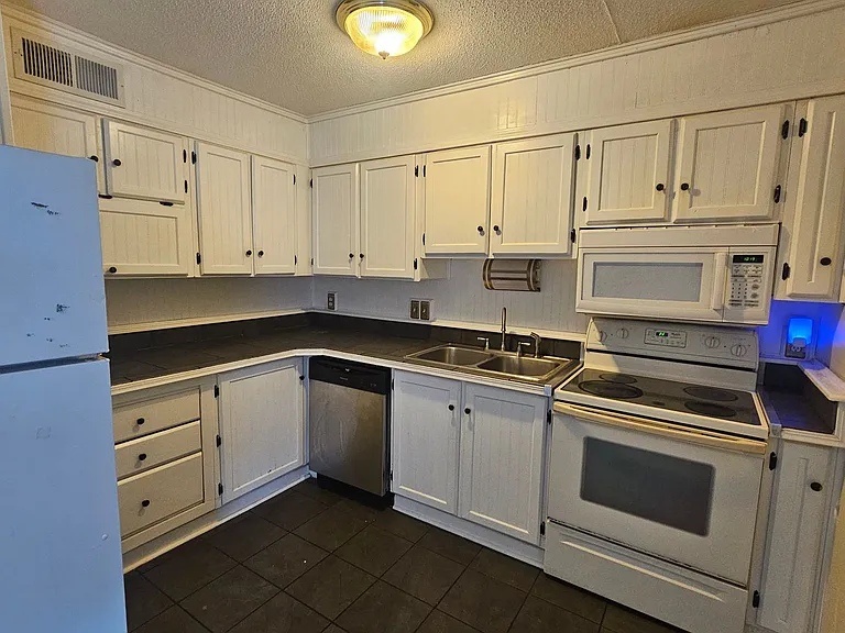 1801 Tall Pines Cir — Photo 3