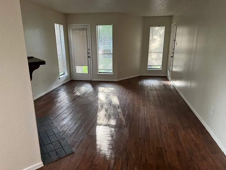 1901 W Loop #B — Photo 10