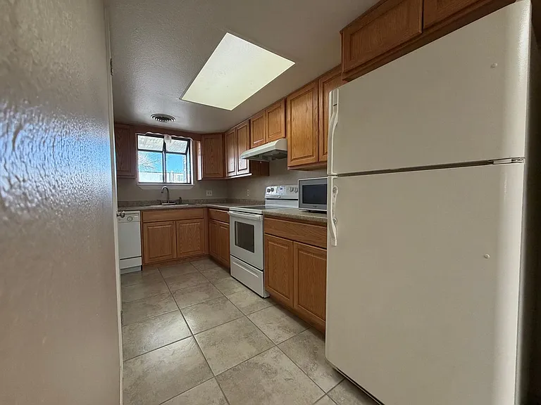 1014 Plaza Del Sol — Photo 5