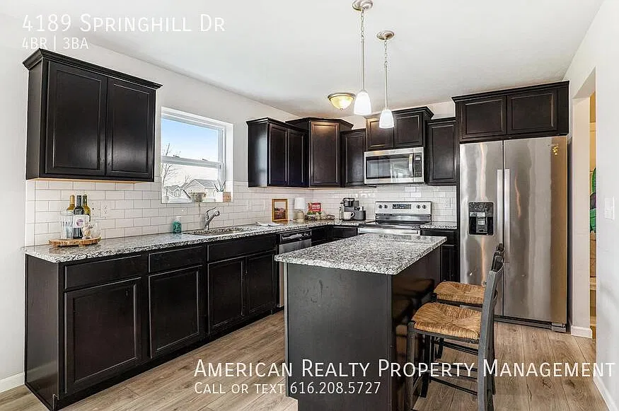 4 bed, 2.5 bath, 2100 sqft, $3,100 — Photo 3