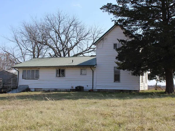 27314 S Indian Hills Rd, Osage City, KS 66523