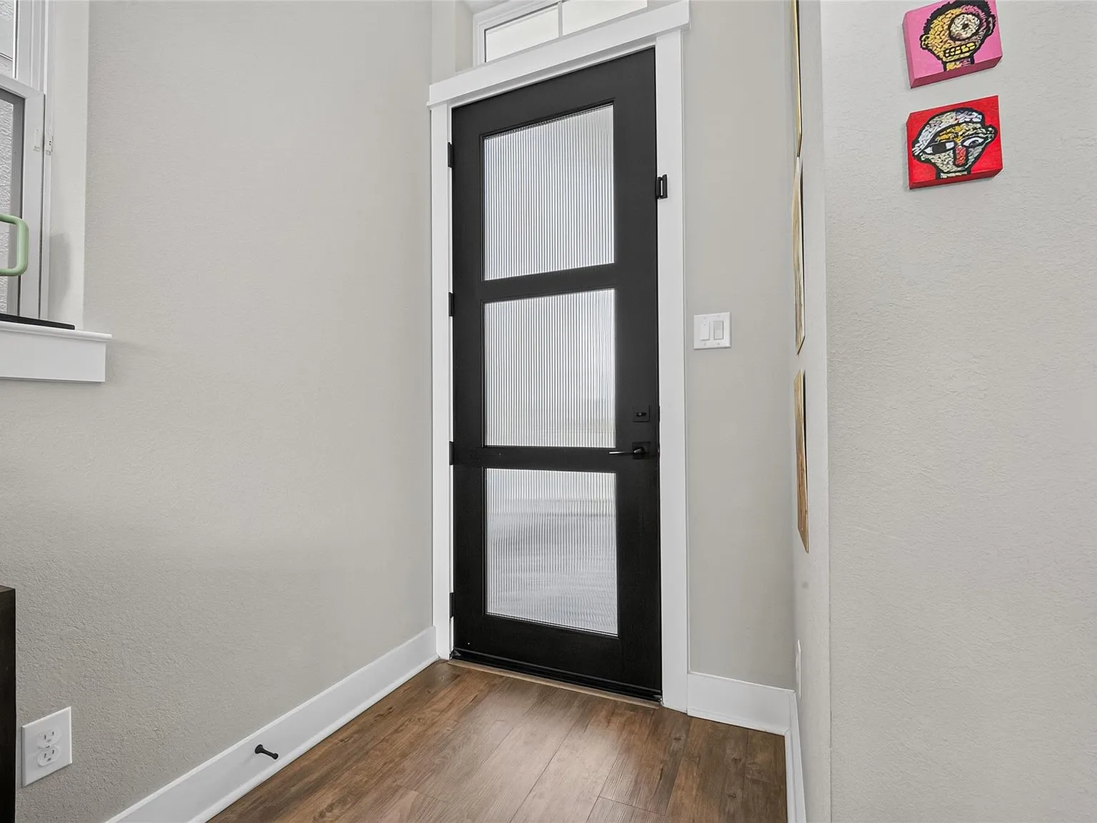 4 bed, 3.0 bath, 2396 sqft, $5,995 — Photo 4
