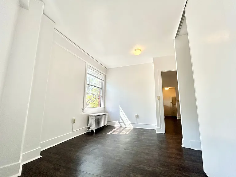 Burlingame Apartments — Photo 30