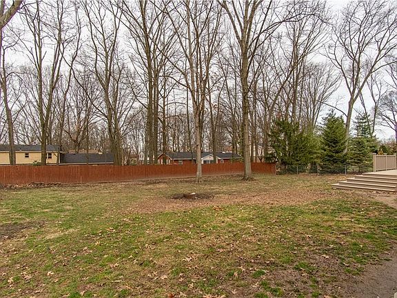 4th image of 791 Oakcrest Ln NE