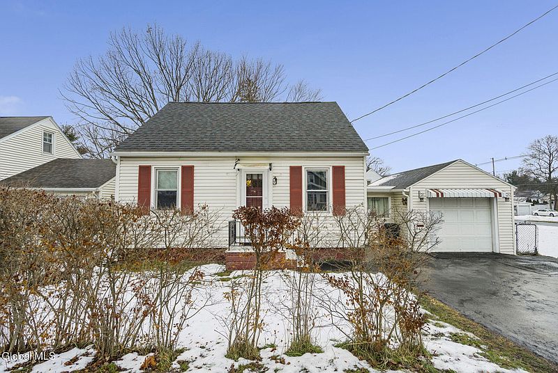 3rd image of 1468 Helderberg Avenue