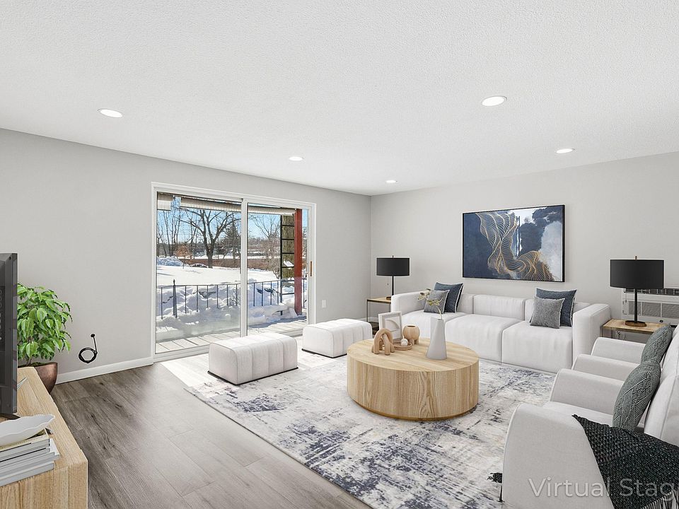 1st image of 18 Fountain Ln #18