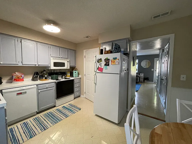 1600 Collegeview Ave — Photo 4