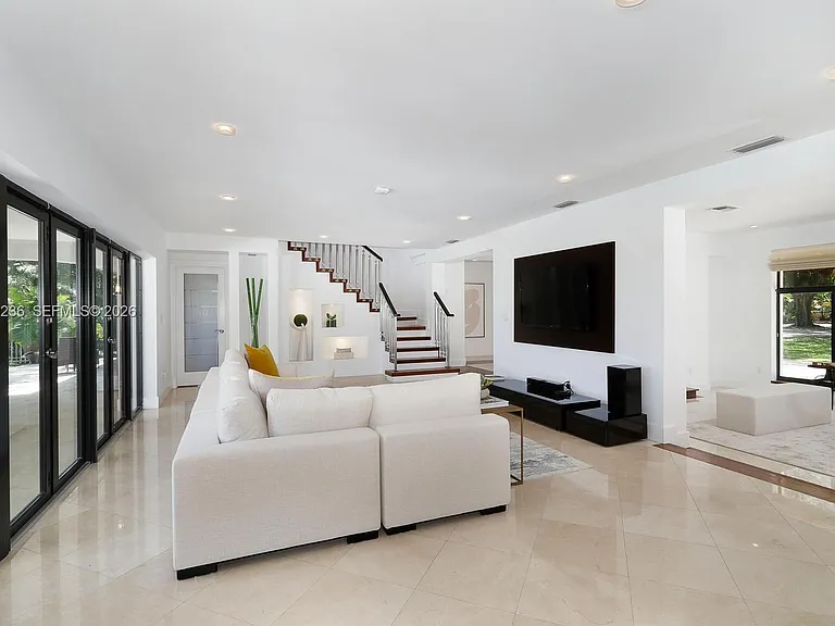 3425 Alhambra Cir — Photo 18
