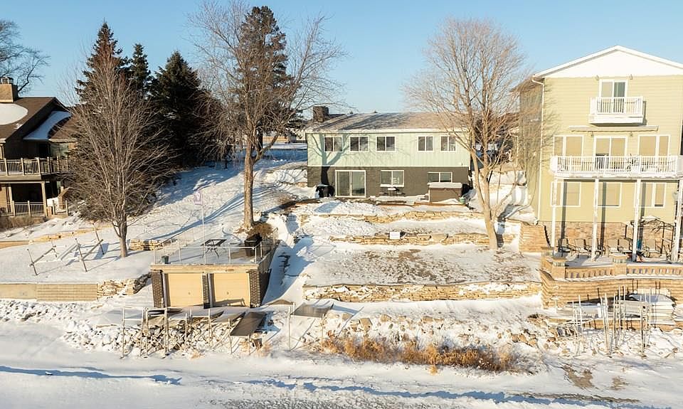 1st image of 8921 Twin Lakes Rd