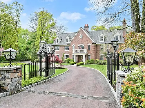 376 Westover Rd Photo 1