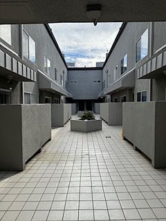 private, quiet front courtyard