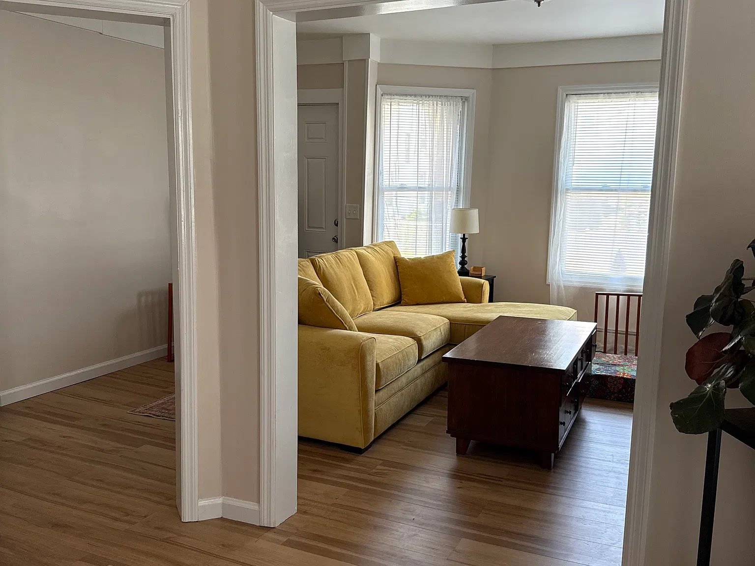 3 bed, 1200 sqft, $3,200 — Photo 2