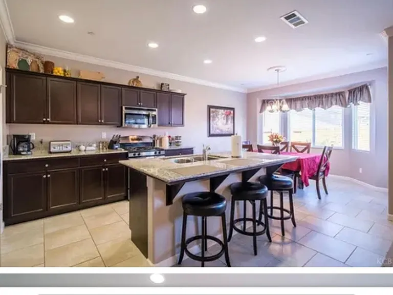 1164 W Muir Way — Photo 7